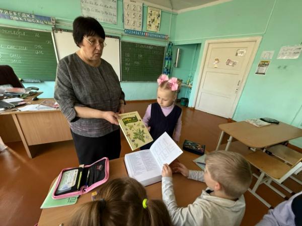 Библиотечный урок: Будем с книжками дружить