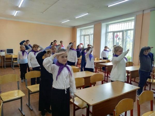 Будь готов! К Дню рождения пионерской организации...