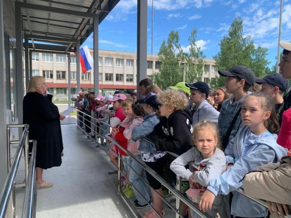 Торжественно-траурный митинг у стелы 65-летия Победы в Великой Отечественной войне